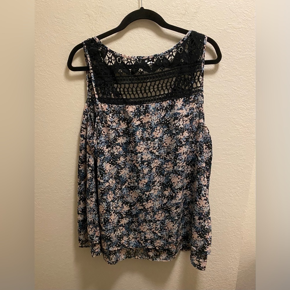 Torrid Floral Boho Layered Hem Chiffon Crochet Blouse Size 2 (2X) - Picture 4 of 7